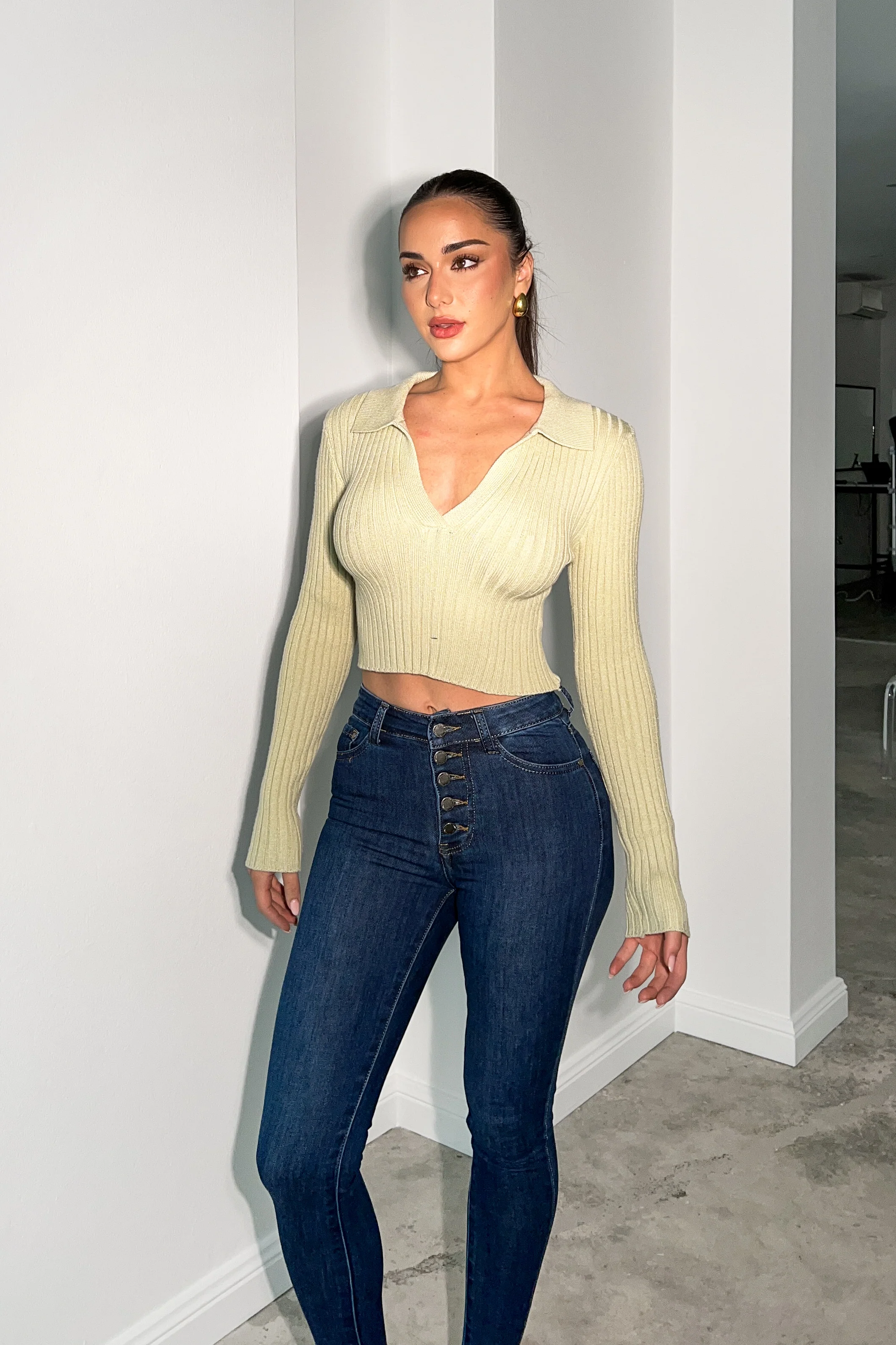 Elegant Ribbed Knit Crop Sweater