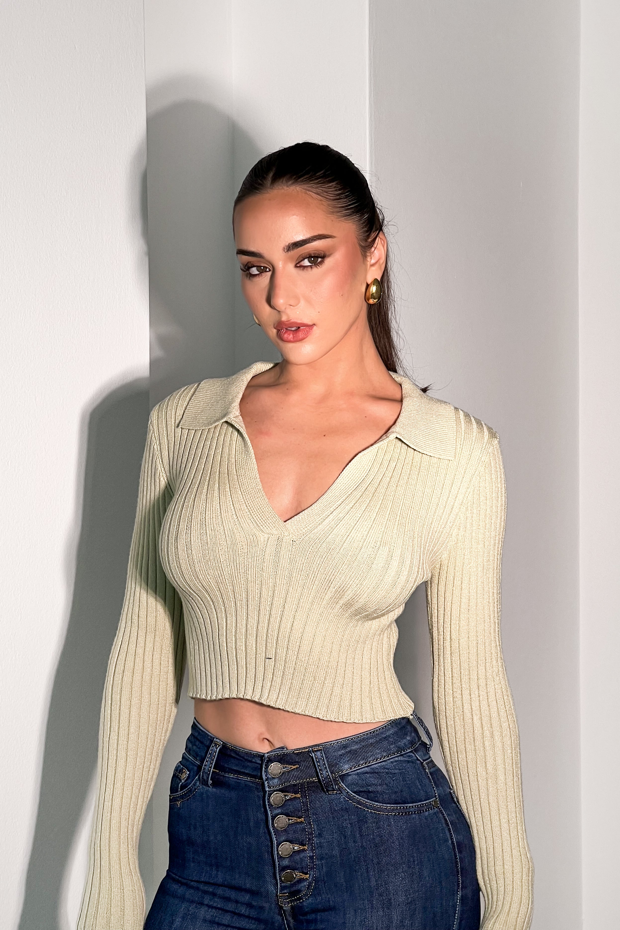 Elegant Ribbed Knit Crop Sweater